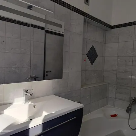 5 Terre Italian Delight Red Apartment La Spezia