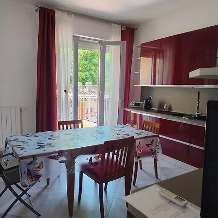 5 Terre Italian Delight Red Apartment *